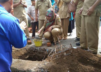 Peletakan batu pertama kampung Keluarga Berkualitas dikampung pojok