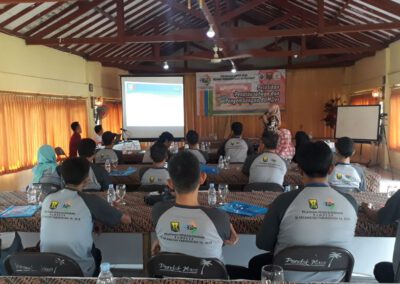 Dirut BUM Desa Tirta Jaya Sehati Berbagi Kisah Sukses Pada Pelatihan BKAD Parungkuda