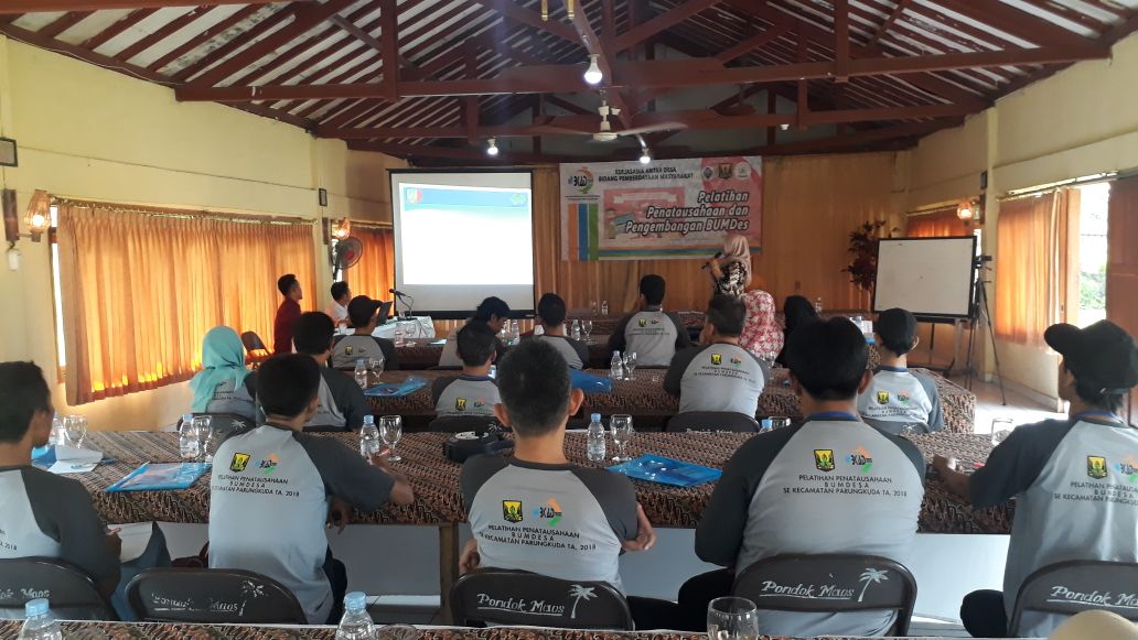 Dirut BUM Desa Tirta Jaya Sehati Berbagi Kisah Sukses Pada Pelatihan BKAD Parungkuda