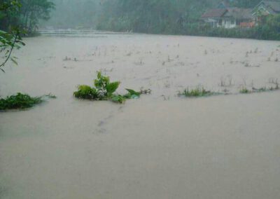 Sungai Meluap Cidolog Siaga 1