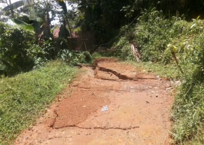 Hujan Deras Mengakibatkan Longsor Di Beberapa Titik Di Kec. Curugkembar