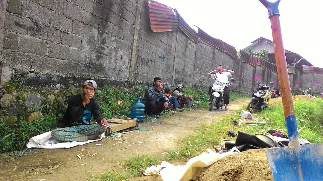 Pembangunan Jalan Lingkungan di Tenjoayu